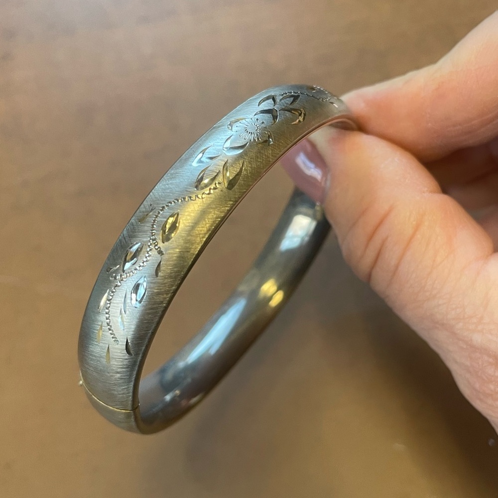 Vintage lightest gold tone bangle